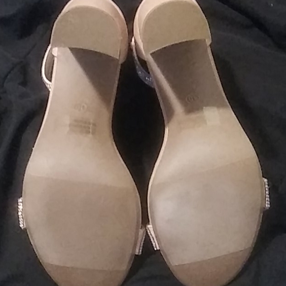 Heels - Picture 3 of 4